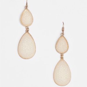 White Stone Detail Earrings